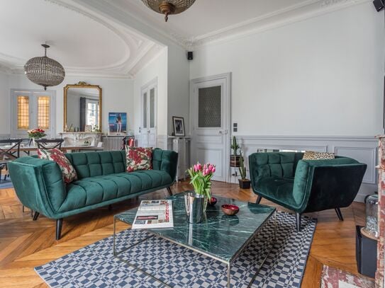 Haussmannian Luxury flat near Canal Saint-Martiny located