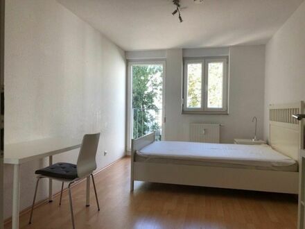 NUR FÜR FRAUEN BIS 30 Jahre alt/ Moderne Loft WG