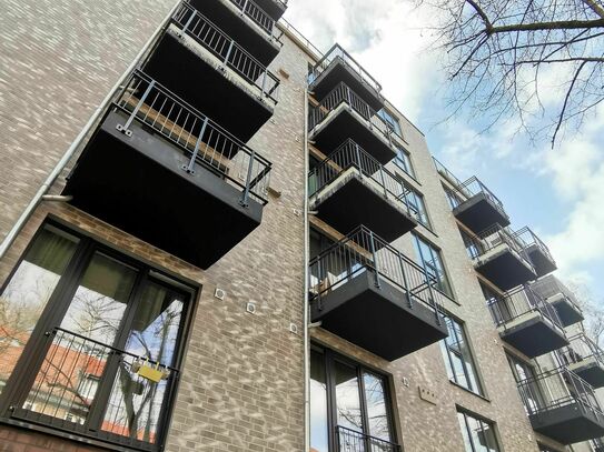 Stilvolle voll möblierte Neubauwohnung / Erstbezug mit Balkon in Eimsbüttel