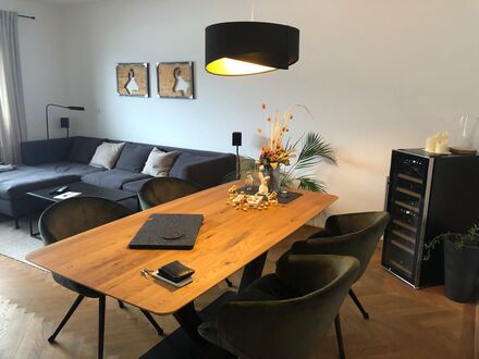 Renovierte und möblierte 3-Zimmer Stadtwohnung in zentraler Lage in Holzkirchen (Nähe München) | Renovated and furnishe…