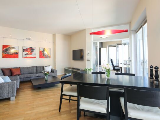 Modern and high-quality 4 room apartment with spacious terrace in the center of Berlin