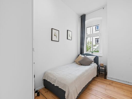 Cosy 5-room flat in the heart of Berlin with good transport links