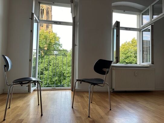 Living right on idyllic Zionskirchplatz/Mitte, bright and generous apartment with balcony and stunning views, Berlin -…