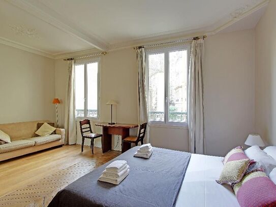 Rental Furnished flat - 3 rooms - 95m² - Paris