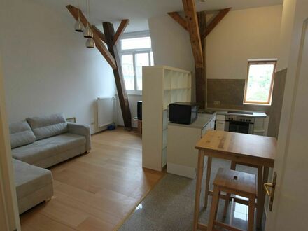 Möblierte 2-Zimmer-Dachgeschosswohnung mit Einbauküche in Erlangen | Furnished 2 room attic apartment with fitted kitch…