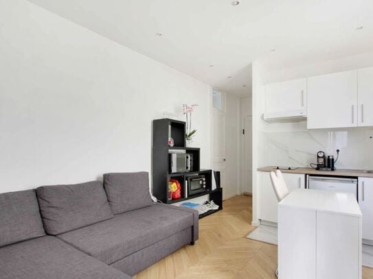 Stylish and Conveniently Located 25m2 Apartment in Neuilly-sur-Seine, just minutes from Paris