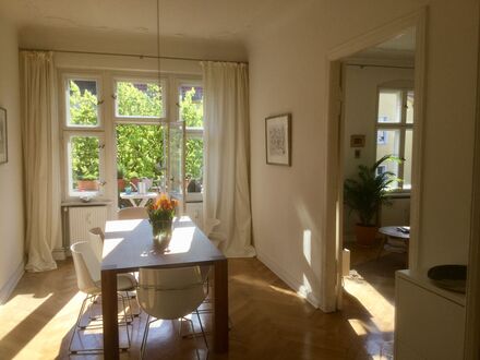 Wunderschöne Altbauwohnung in ruhiger und zentraler Lage | Wonderful flat in an old building - quiet and central