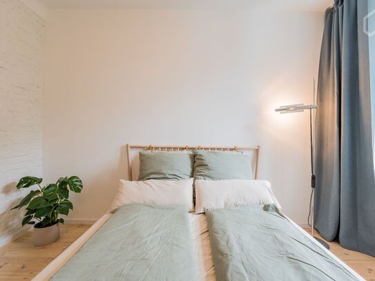 Beautiful, quiet & bright 2-room apartment centrally located in Neukölln, Berlin - Amsterdam Apartments for Rent