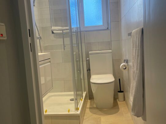 newly renovated quiet and cosy 3 room apartment close to Kurfürstendamm in Charlottenburg