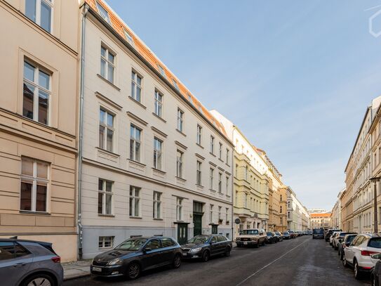 Ruhiges Lichtdurchflutetes Dachgeschoßloft mit Charakter im Herzen von Friedichstadt Berlin Mitte