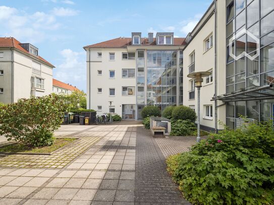 Modern apartment with separate sleeping area, terrace & underground parking – Quiet location near TU Dresden