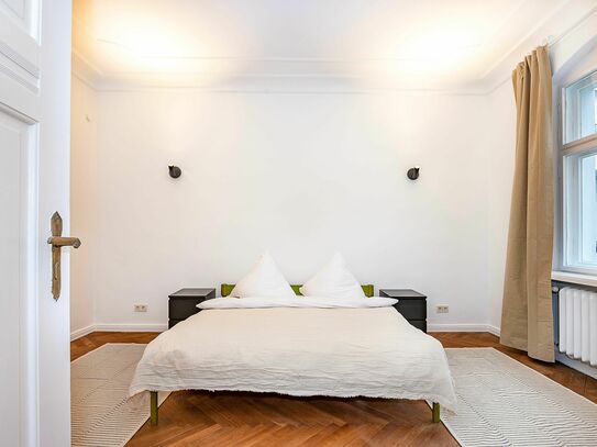 Große & helle 3-Zimmer Altbauwohnung am Kudamm in Charlottenburg