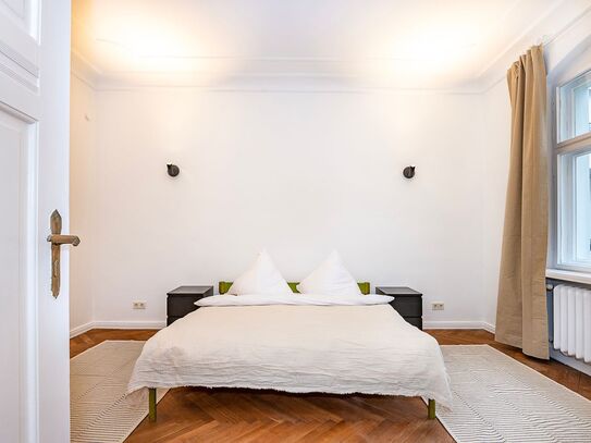 Elevated and spacious apartment 2 min from Kudamm in Charlottenburg, Berlin - Amsterdam Apartments for Rent