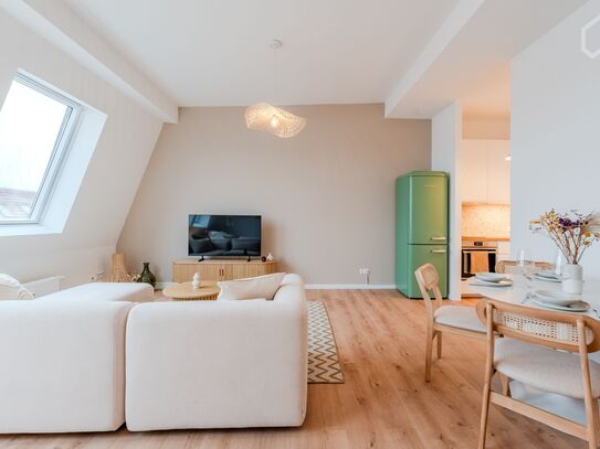 Dachgeschosswohnung in Friedrichshain mit Panoramablick auf den Fernsehturm