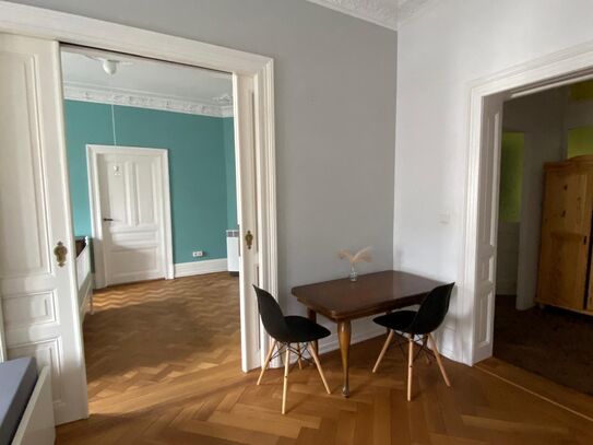 High-quality apartment in an old building in Frankfurt (near the trade fair)