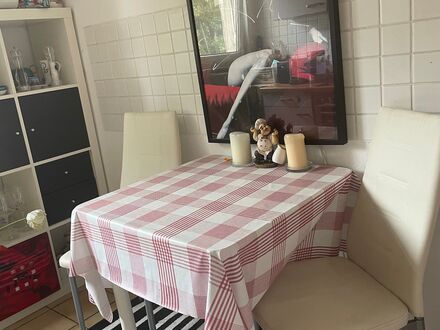 Liebevoll eingerichtete und zentrale Wohnung in der Skyline | Lovely, cosy apartment with skyline view