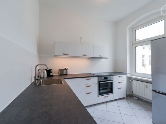 Beautiful old building apartment in the heart of Kreuzberg