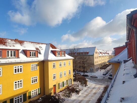 Quiet, light-flooded top floor apartment in Reinickendorf, Berlin - Amsterdam Apartments for Rent