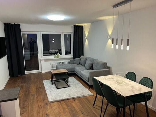 Möblierte 3 Zimmer-Wohnung: Zentral & Exklusiv mit 02 Balkone, Keller und Stellplatz