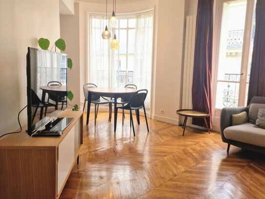 Upscale flat just a short walk from the Arc de Triomphe