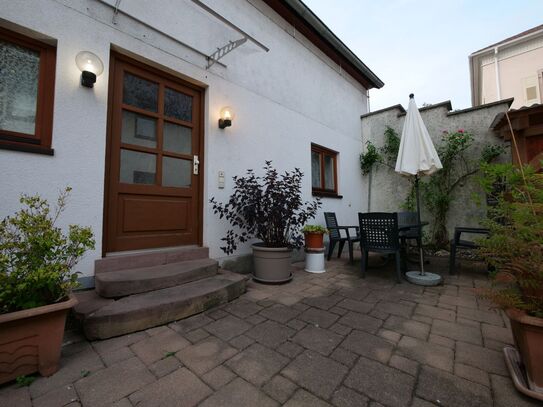 ☆ Entire half-timbered house in exclusive old town up to 6 persons ✔Netflix✔CoffeeBar (15 min KA City | 10 min KIT Nort…