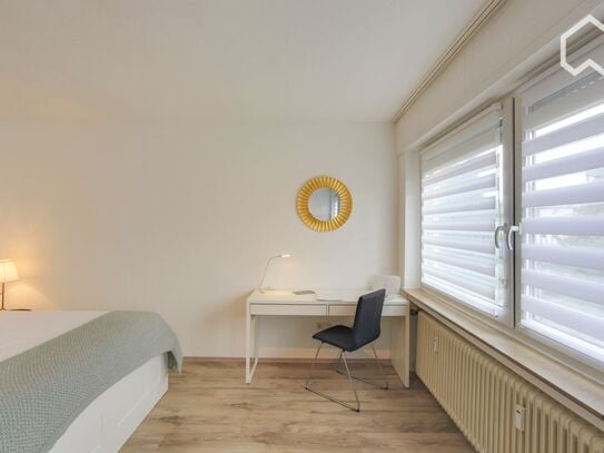 Bright, modern Apartment 15 mins from Cologne centre by train (car park optional), Leverkusen - Amsterdam Apartments fo…