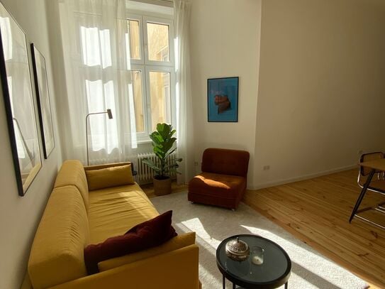 Renovated and Cozy 2 bedroom flats with an open kitchen / living area