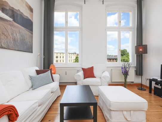 Light-flooded and cozy 2 room apartment in an old building with a directly view of the Heckmann Höfe in Berlin Mitte