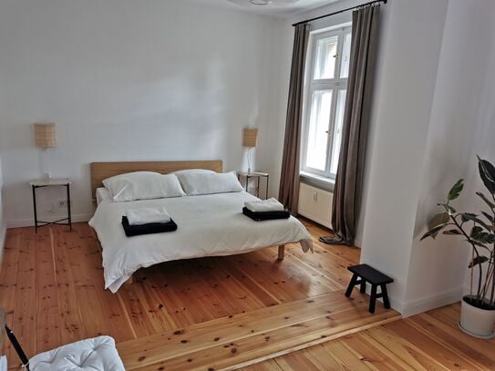 Living exclusivly in a 3-room apartment directly on the „Heiliger See“