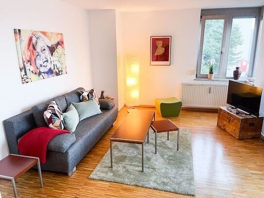 Exklusive, voll möblierte 2-Zimmer-Wohnung mit großer Dachterrasse und Alpenblick