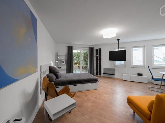 Top furnished apartment in a quiet, convenient location. Smart home, WiFi, alarm system, parking space, sauna., Leipzig…