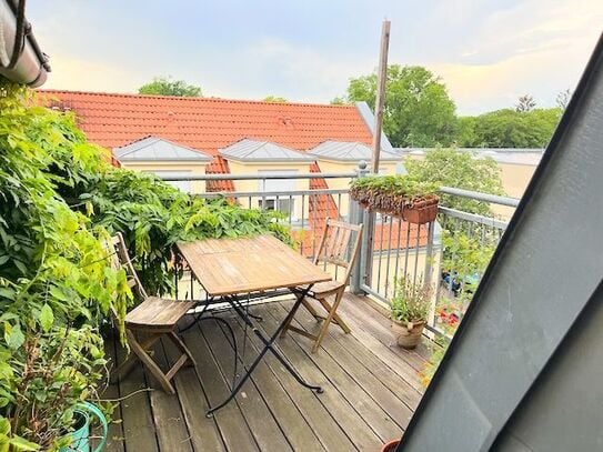 Beautiful, light-filled 4-room apartment in a villa in Berlin Lichterfelde