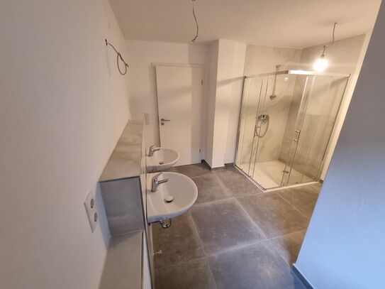 Moderne vollmöblierte Wohnung (4 ZKB, Terrasse, Abstellraum)