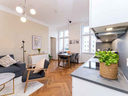 SPECIAL WINTER PRICE - Urban luxury: Newly renovated 3-room apartment in Kollwitzkiez.