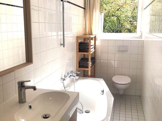 Bright three-room apartment with a sunny balcony overlooking a green courtyard, Berlin - Amsterdam Apartments for Rent