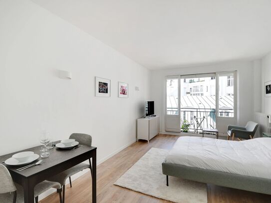 Very nice studio completely refurbished, ideally located in a quiet street in the 16th arrondissement of Paris