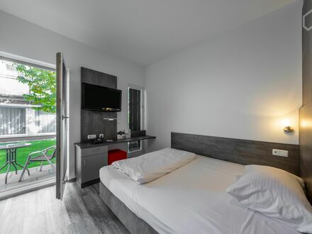 Charmantes Serviced Appartement in perfekter Lage am Schloßpark Nymphenburg, Fitness inklusive