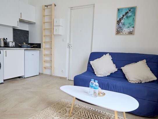 Beautiful renovated studio with services included, Near subway in Aubervilliers, 30 minutes from Paris center