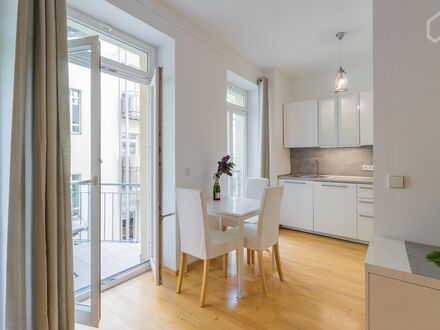 Top Lage - frisch renovierte Ruheoase mitten in Mitte. | Perfect location-Fresh reburbished oasis of peace in the middl…