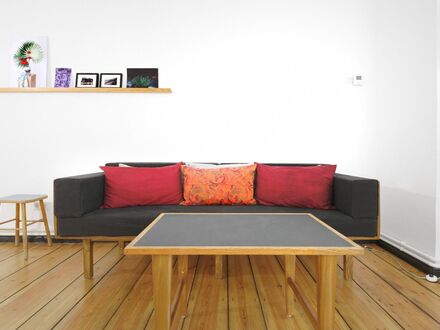 Charmante Künstler 3-Zimmer-Wohnung mitten in Neukölln mit Balkon (870) | Charming artist 2-bedroom-apartment in Neuköl…