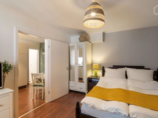 Quiet and fashionable suite located in Köln, directly at the Berliner Street with all shops and restaurants, Koln - Ams…