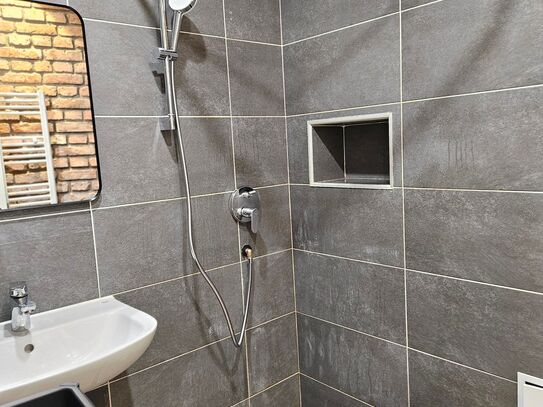 All-Inclusive 4-Room Apartment: Central Location in Mannheim Neckarstadt-West