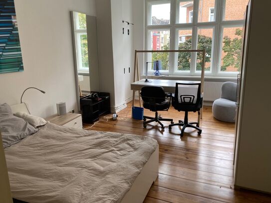 Helles, großes Zimmer in frisch sanierter Altbauwohnung – Prenzlauer Berg, möbliert, ab November frei