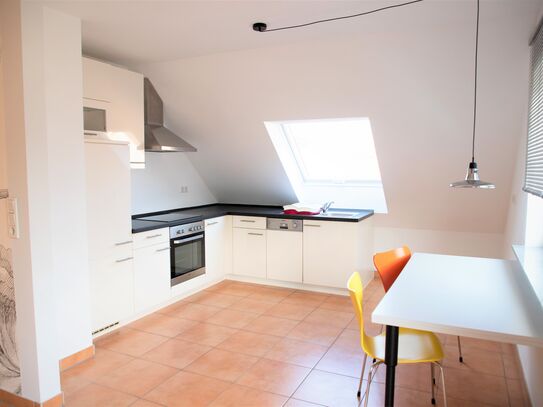 Stylishly furnished, quiet 3 room attic apartment with balcony (95qm) in Bad Vilbel