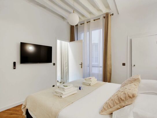 Fully equipped flat for two or three people in the centre of Paris. Very functional accommodation.