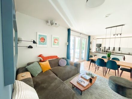 Helle, geräumige, moderne Wohnung an der Grenze zum Prenzlauer Berg | Bright, spacious, modern apartment on the border…