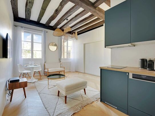 Located in the heart of the Marais, come and enjoy this beautifully designed and fully equipped studio for your ultimat…