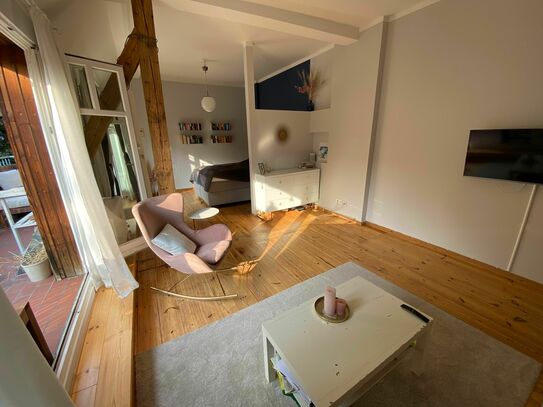 Gepflegte, helle 1,5-Raum- Atelier-Wohnung mit zwei Balkonen im Herzen von Wilmersdorf