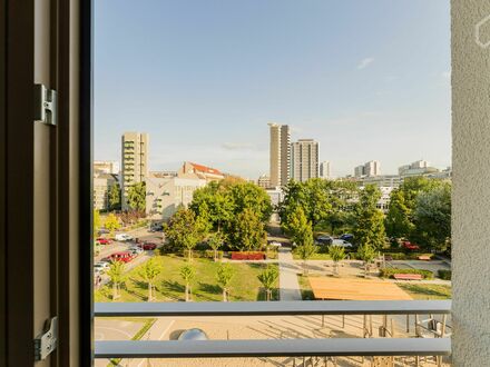 Exklusive 1,5-Zimmer-DG-Wohnung im kernsanierten Altbau in Downtown Berlin