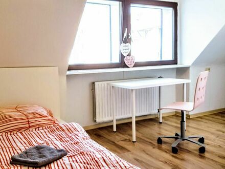 Häusliches & neues Loft in beliebtem Viertel | Light furnished room in a WG